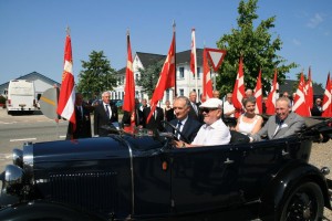 H.E. Grev Ingolf, Grevinde Sussie og Bertel Haarder i Ford A.